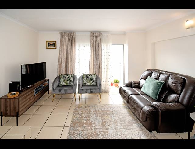 3 BEDROOM APARTMENT FOR SALE IN SUNNINGHILL